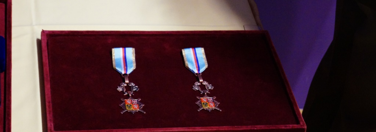1_cestny_odznak_armady_ceske_republiky_za_zasluhy_iii._stupne.jpg