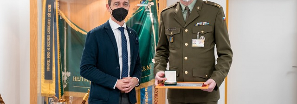 hejtman_jihomoravskeho_kraje_a_nacelnik_stabu_15._zenijniho_pluku.jpg