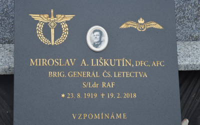 1._pohreb_general_liskutin.jpg