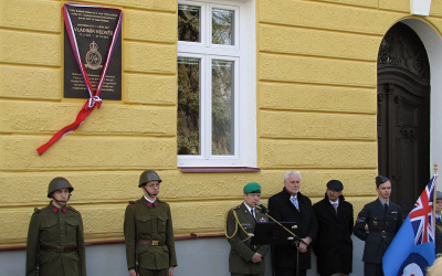 Odhalení pamětní desky generálporučíka Vladimíra Nedvěda (velitel 311. bombardovací peruti RAF) v Kyjově