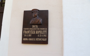 Pamětní deska plukovníka gšt. Františka Kopuletého