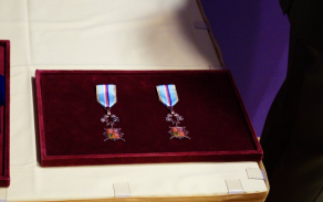 1_cestny_odznak_armady_ceske_republiky_za_zasluhy_iii._stupne.jpg