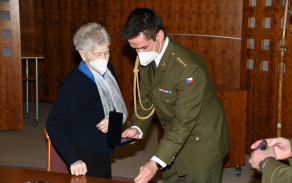 2021-04-22_medaile_marie_henzlova_-_jaroslav_parma_33.jpg