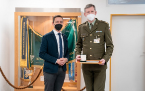 hejtman_jihomoravskeho_kraje_a_nacelnik_stabu_15._zenijniho_pluku.jpg